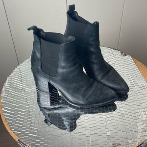 Black Leather Steve Madden Heeled Chelsea Boots Size 9